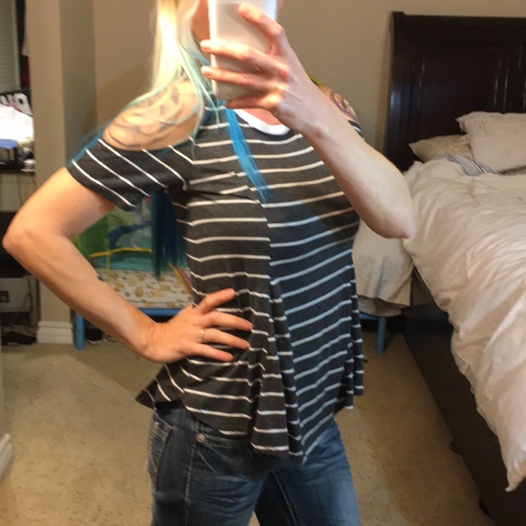 Great Cond Hollister cold shoulder shirt - Picture 3 of 8